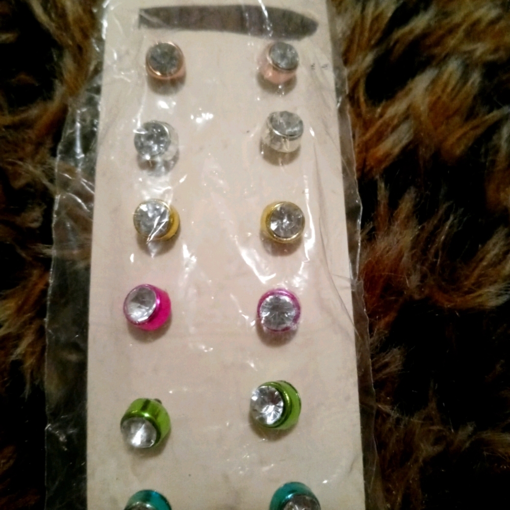 7 pair of stud earrings, perfect for spring season